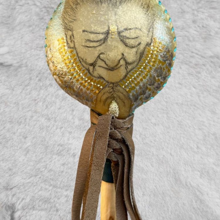 Joya Sonora – MAESTRO DE LA PROSPERIDAD | Maraca Chamánica hecha a mano
