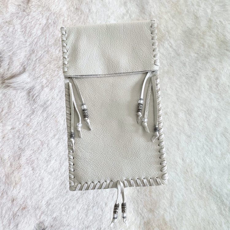funda alicia para maracas y joyas sonoras 1535xn028 deblanc | hecha a mano con cuero desert