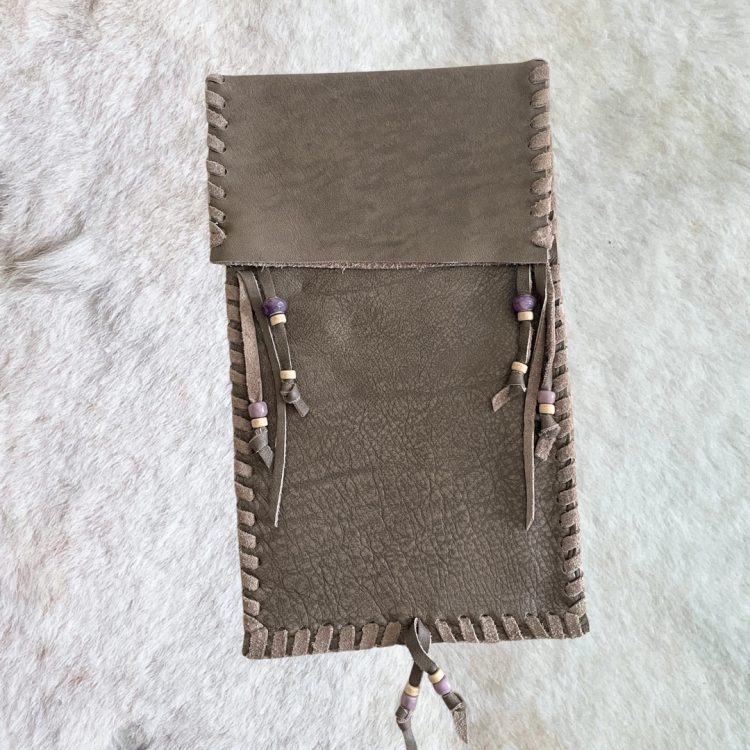 funda alicia para maracas y joyas sonoras 1535xx014 cvsabbia | hecha a mano con cuero viejo