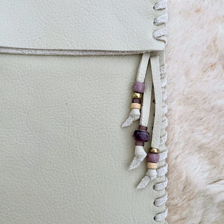 funda alicia para maracas y joyas sonoras 1535xx023 deblanc | hecha a mano con cuero desert