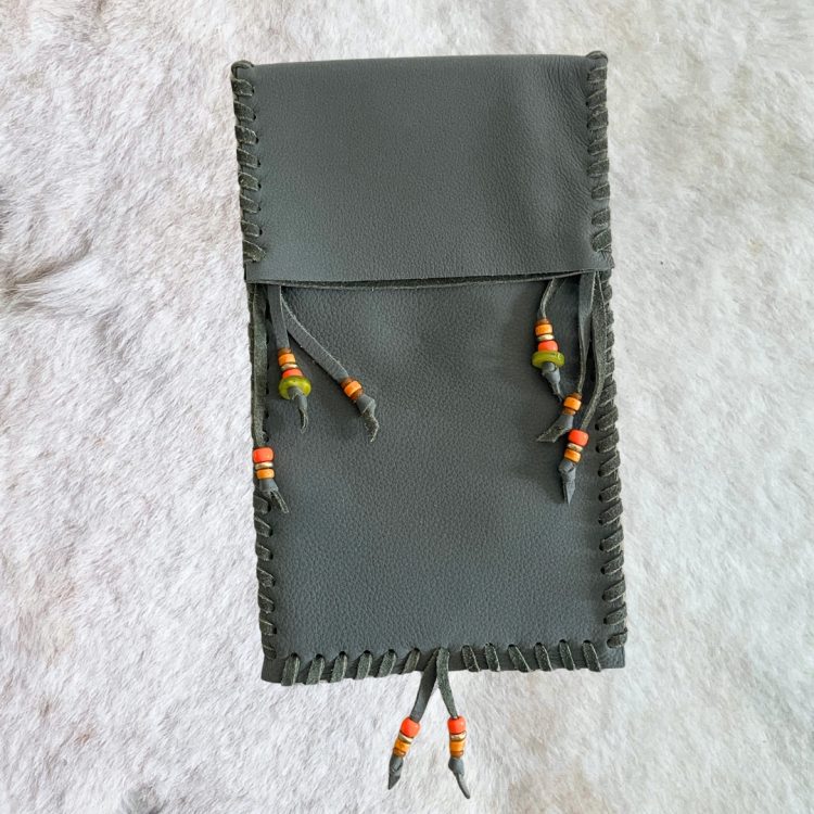 funda alicia para maracas y joyas sonoras 1535xx024 deverd | hecha a mano con cuero desert