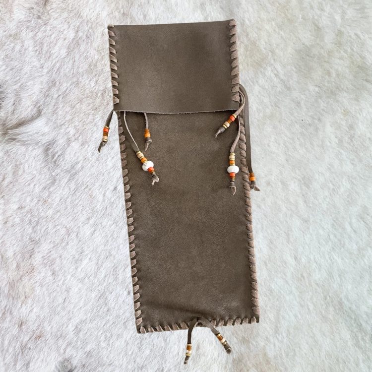 Funda alicia para maracas y joyas sonoras | hecha a mano con cuero viejo