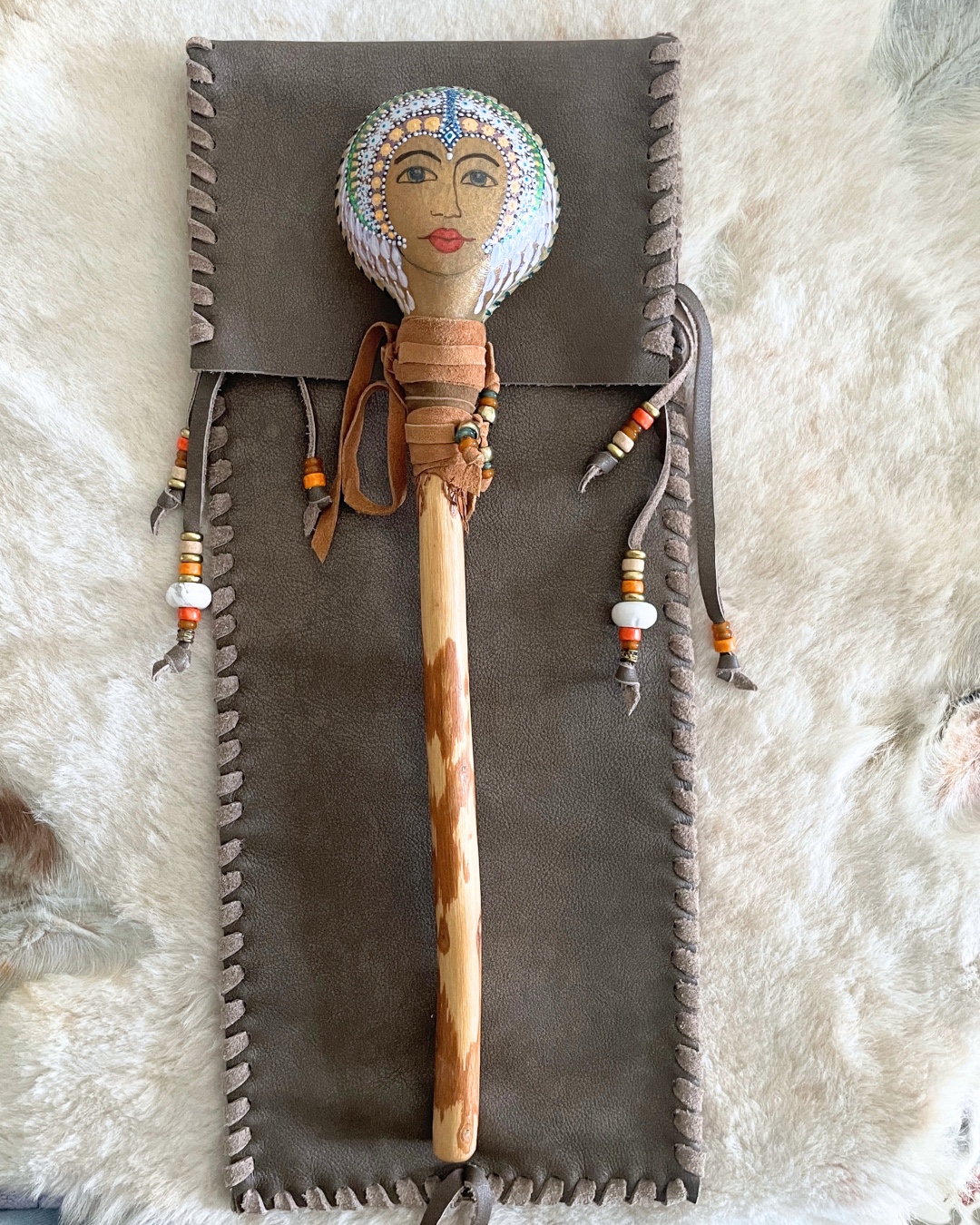 funda alicia para maracas y joyas sonoras | hecha a mano con cuero viejo (copia)