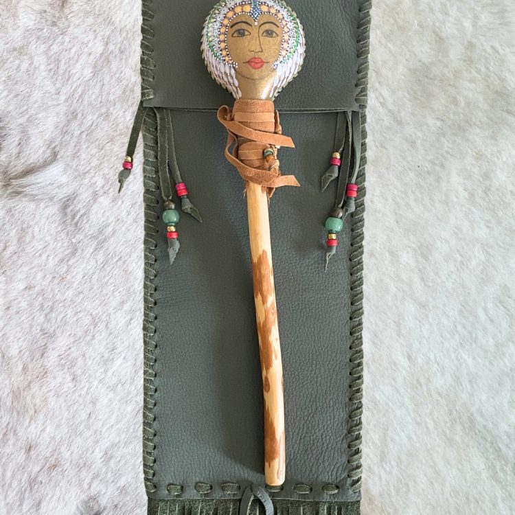 funda alicia para maracas y joyas sonoras 1548fx017 deverd | hecha a mano con cuero desert