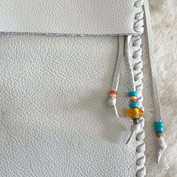 funda alicia para maracas y joyas sonoras 1548xx030 deblanc | hecha a mano con cuero viejo