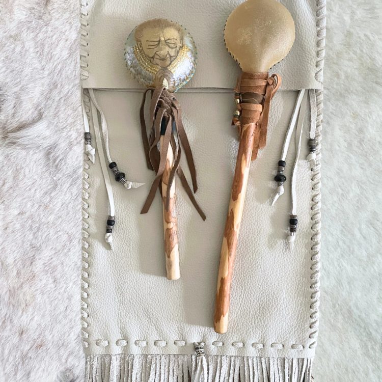funda alicia para maracas y joyas sonoras 2450fn032 deblanc | hecha a mano con cuero desert
